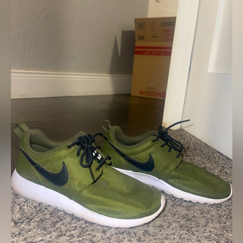 Nike Women’s Roshe Shoes